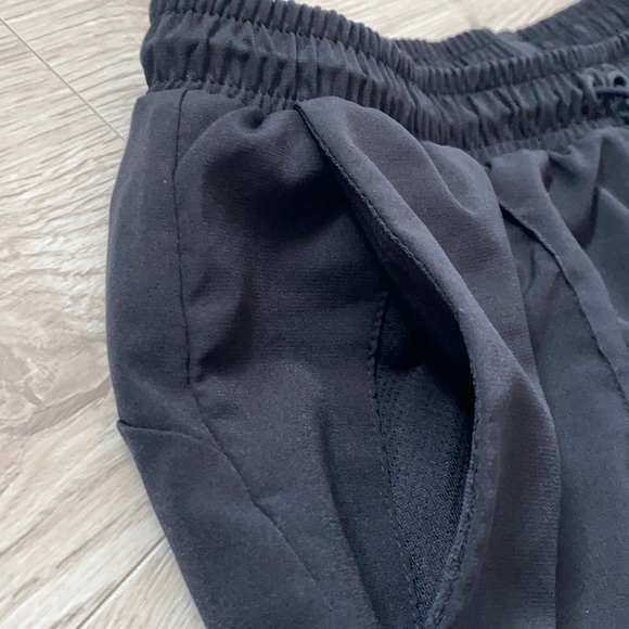 Women’s Adidas Shorts Size Small - Picture 4 of 6